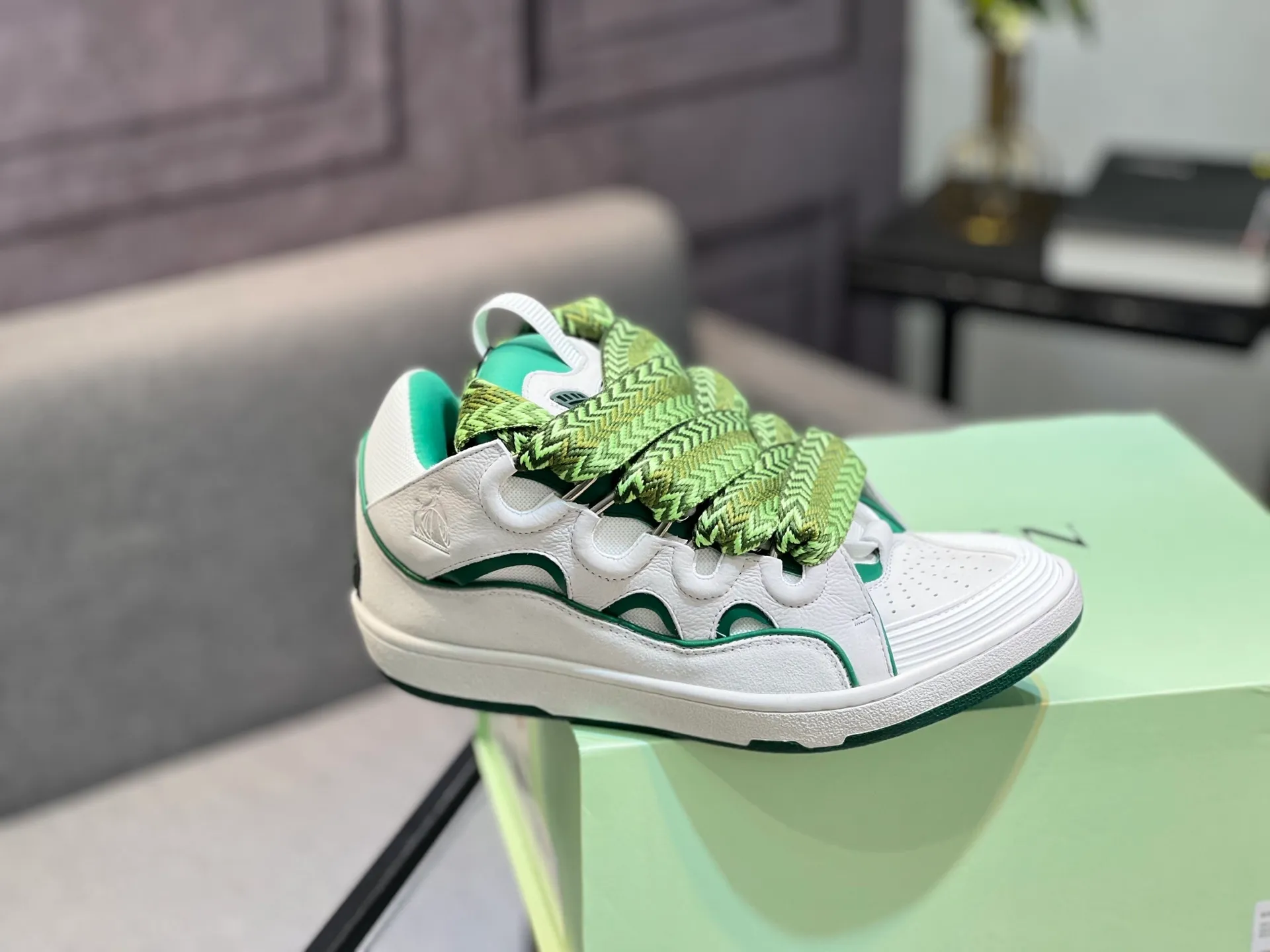 Men's men's shoes💰780 [LANVIN] Latest lace-up fashionable casual sneakers for couples High-quality CLAY couple series‼ ️ The latest trendy products of the season 🌈Many bloggers have planted grass and purchased the original open-mold customization. The upper and outsole are sewn with mark threads without edge sealing. Multiple material splicing combination design. Very versatile for fashionable and casual wear. Comfortable on the feet. Recommended for self-retention (upper cowhide + cow suede + breathable mesh) inner foot pad cowhide exclusive original open-mold clear logo rubber outsole ⚠️36-44 yards (45 custom-made)